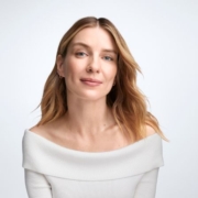 Il lifting non invasivo per un collo giovane e tonico Il lifting non invasivo per un collo giovane e tonico